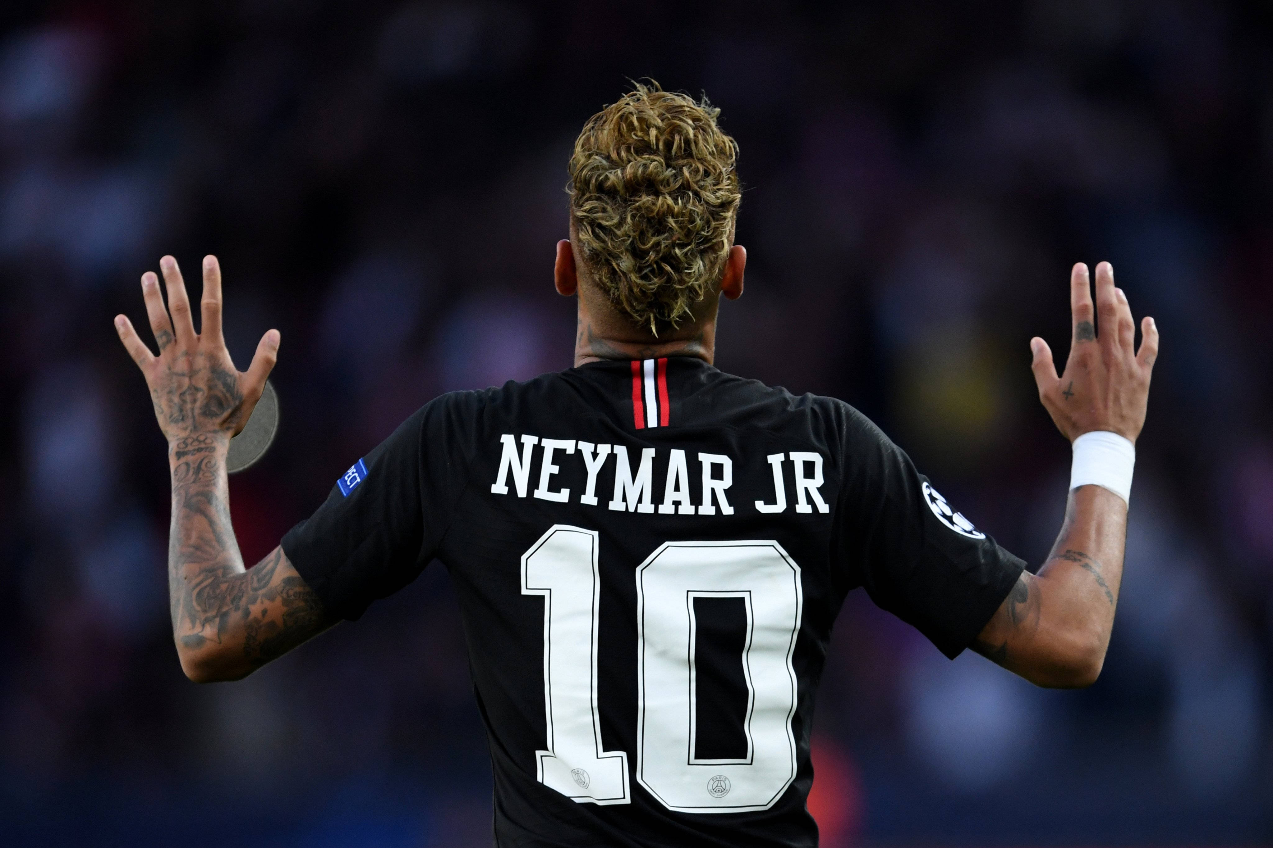 Cool Neymar Jr Hands Up Wallpaper