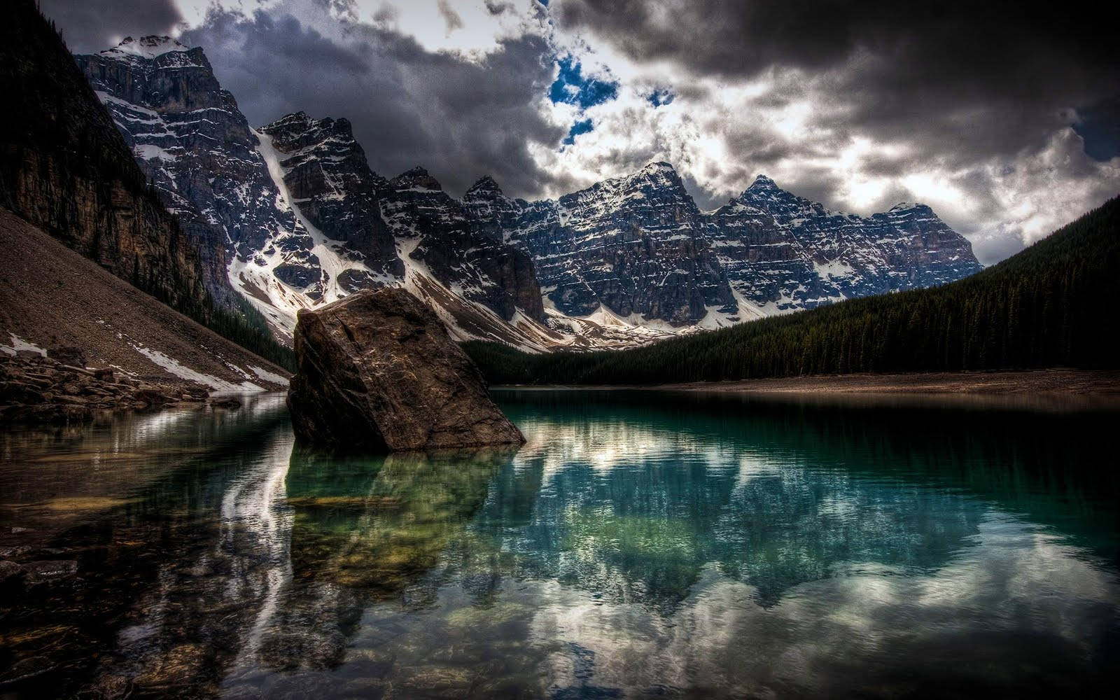 Coolest Moraine Lake View Wallpaper