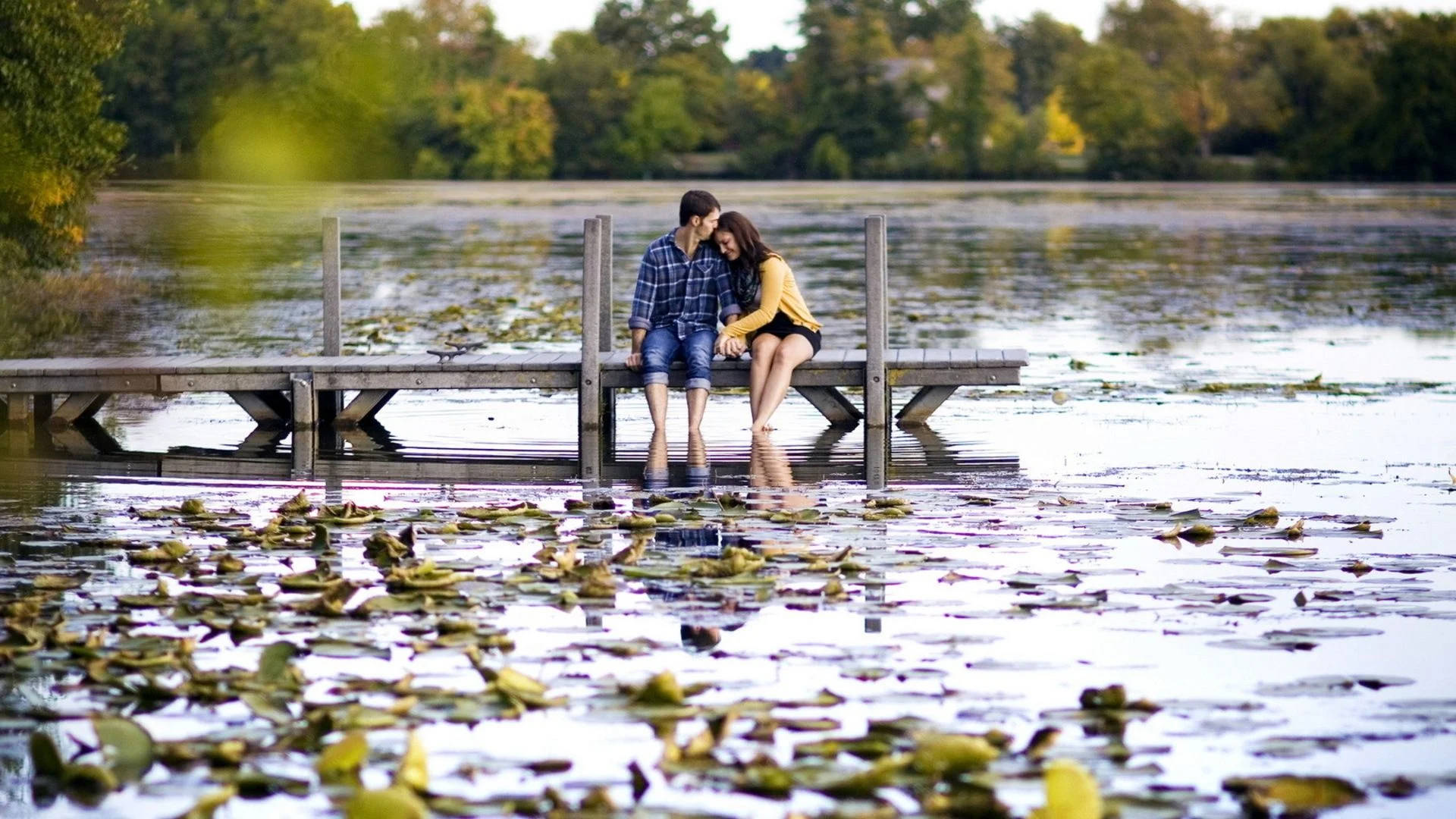 Couple Romantic Love By The Lake Wallpaper