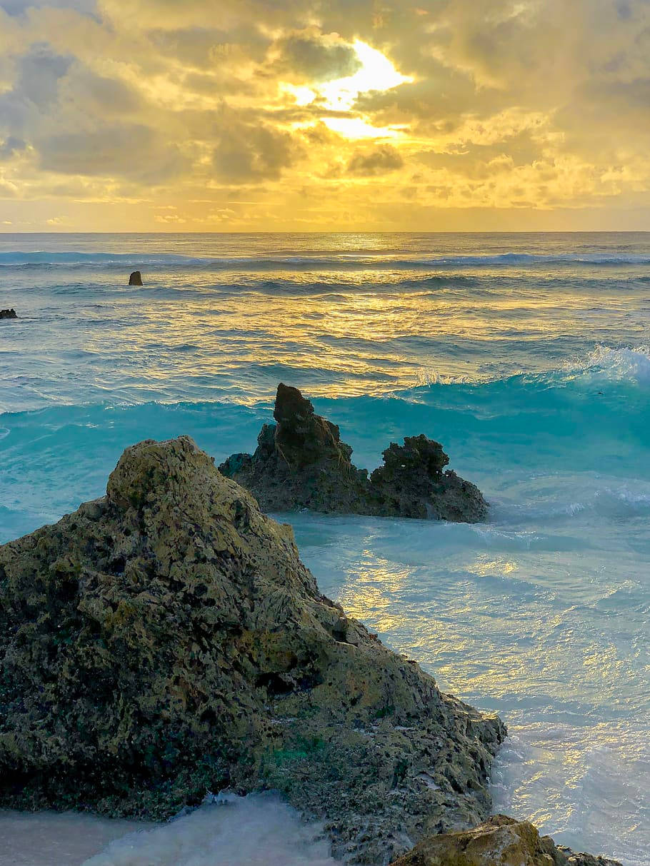 Crashing Waves Of Nauru Wallpaper