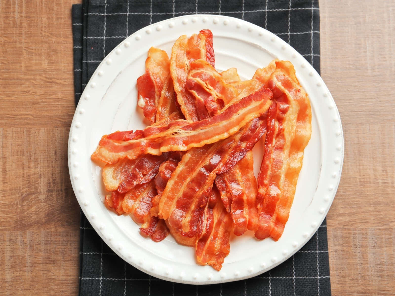 Crispy Baconon Plate Wallpaper