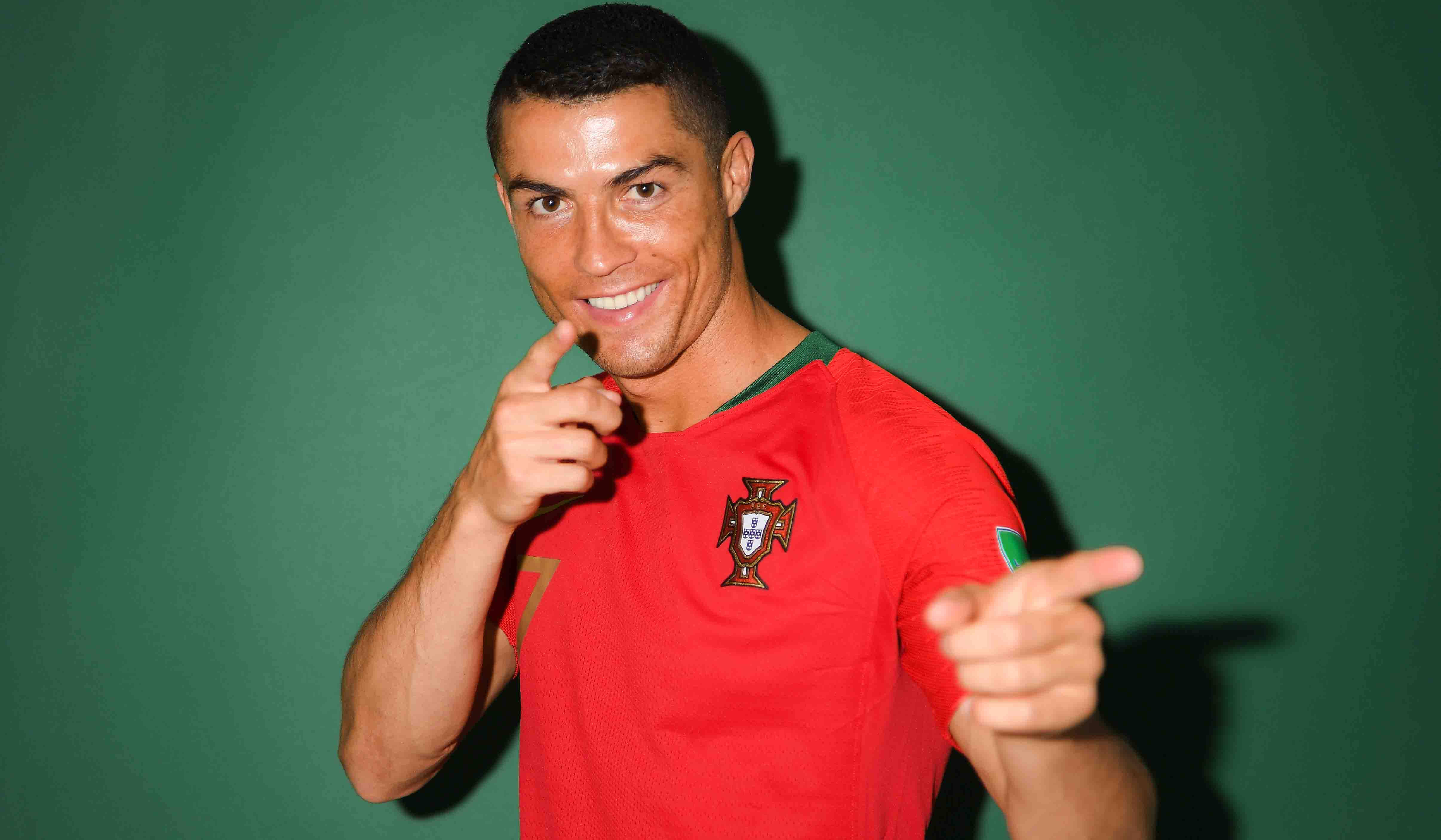 Cristiano Ronaldo Cool 2018 Fifa Portugal Team Portrait Wallpaper