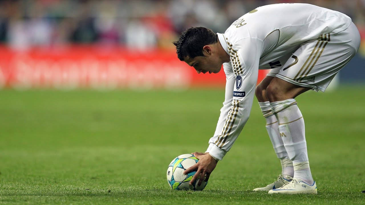 Cristiano Ronaldo Preparing For The Perfect Freekick Wallpaper