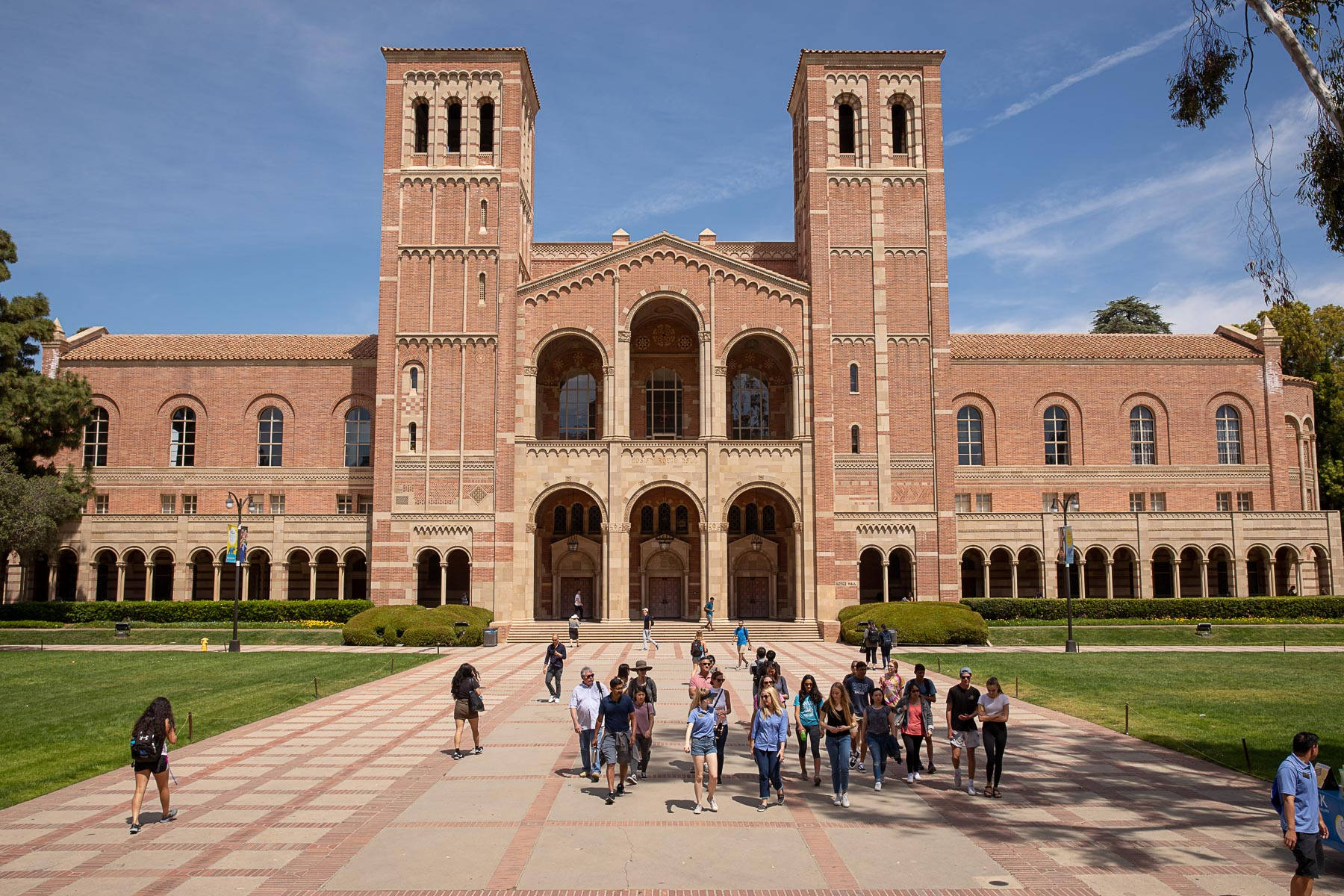 Crowd Outside Ucla Royce Hall Wallpaper