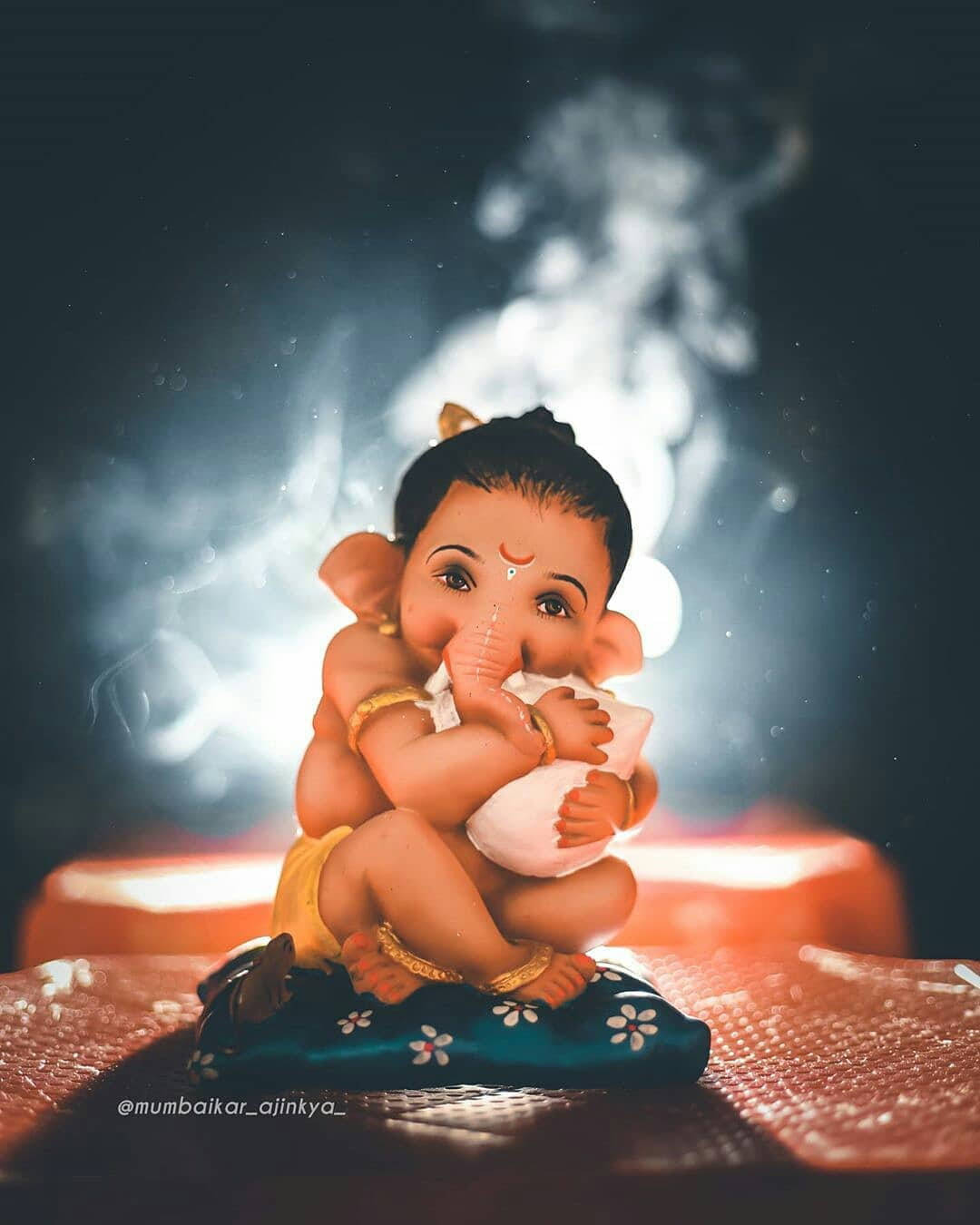 Cute Ganesha Hugging Makhan Wallpaper