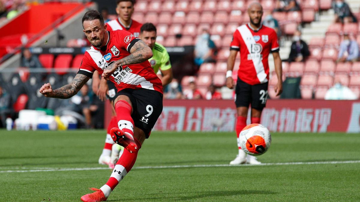 Danny Ings Kick Wallpaper