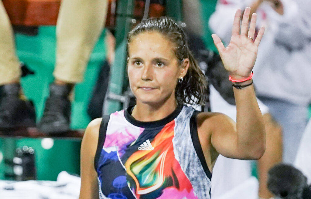 Daria Kasatkina Waving In Colorful Shirt Wallpaper