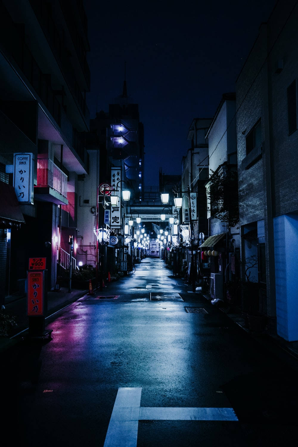 Dark Night And Narrow Street Wallpaper