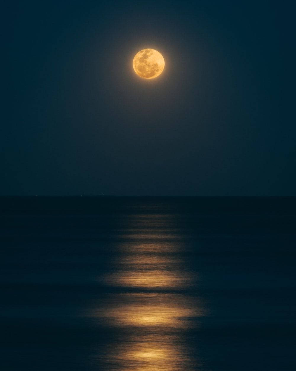 Dark Night And Tranquil Full Moon Wallpaper