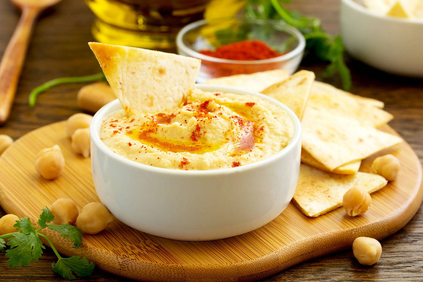 Delectable Hummus Dip With Crunchy Chips Wallpaper