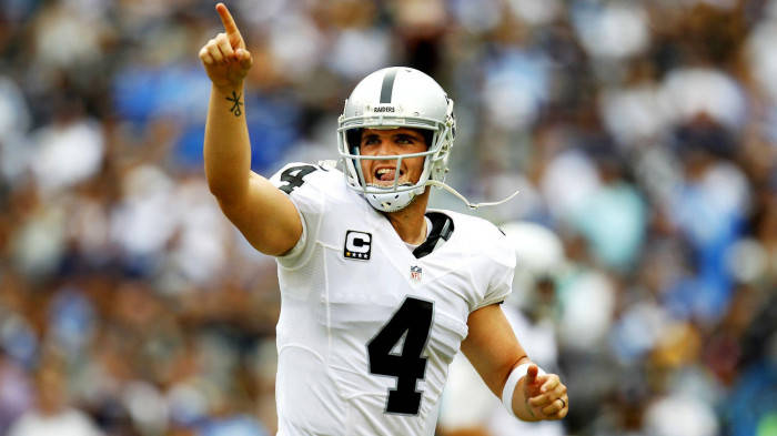 Derek Carr Raising Finger Wallpaper