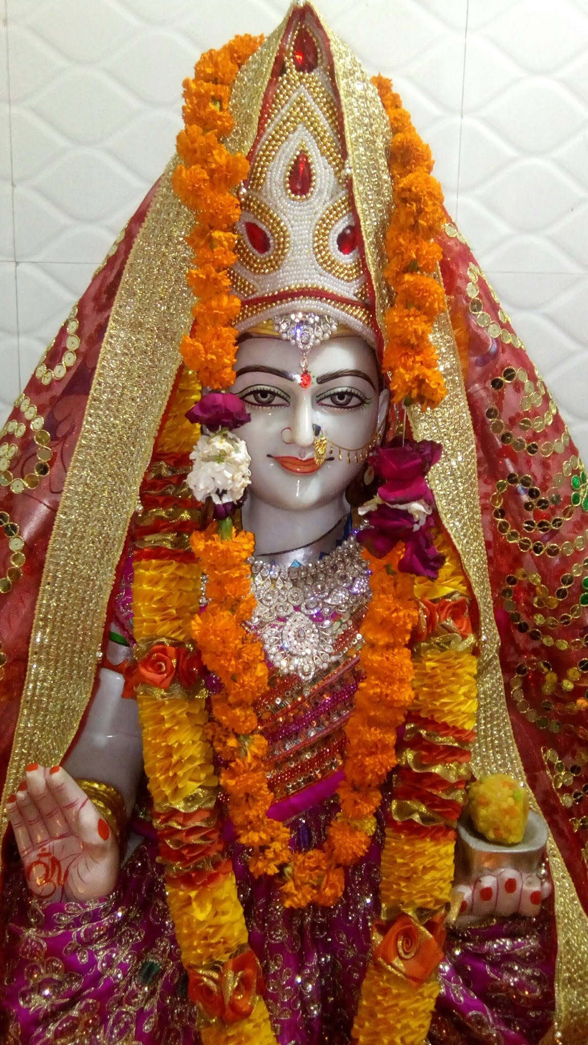 Divine Blessings - Santoshi Maa With Floral Offerings Wallpaper