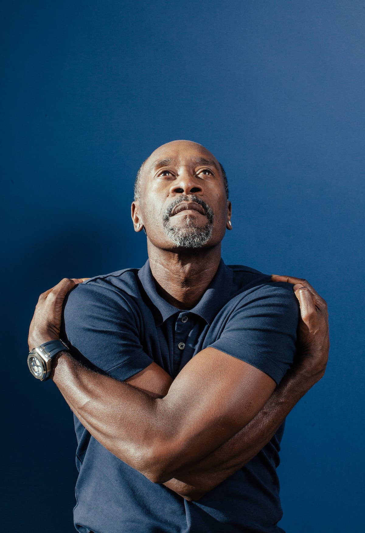 Don Cheadle Self-hug Wallpaper