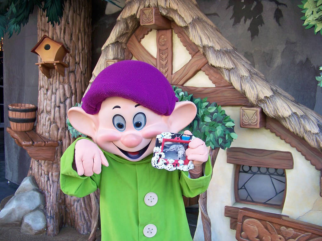 Dopey Dwarf Mascot Wallpaper