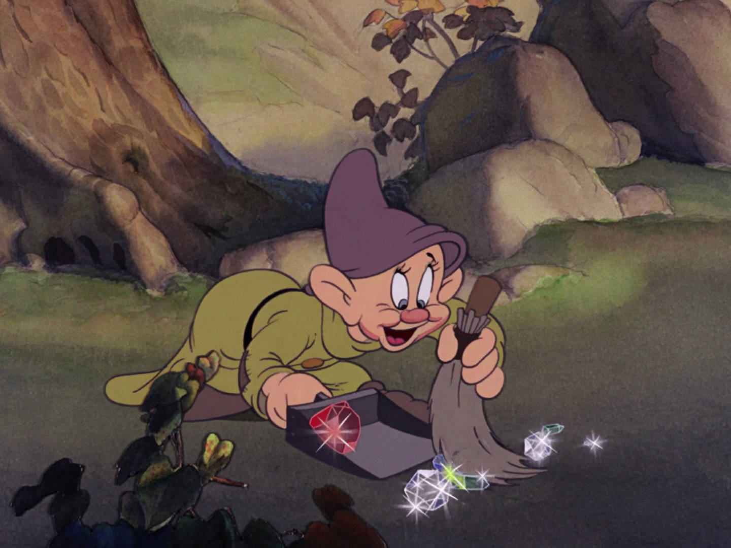 Dopey Dwarf Sweeping Diamonds Wallpaper