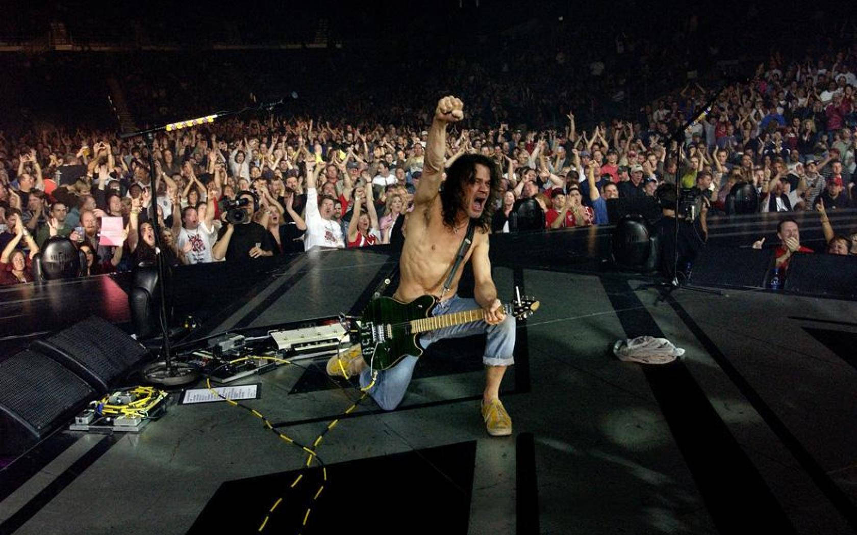 Eddie Van Halen Concert Cheer Wallpaper