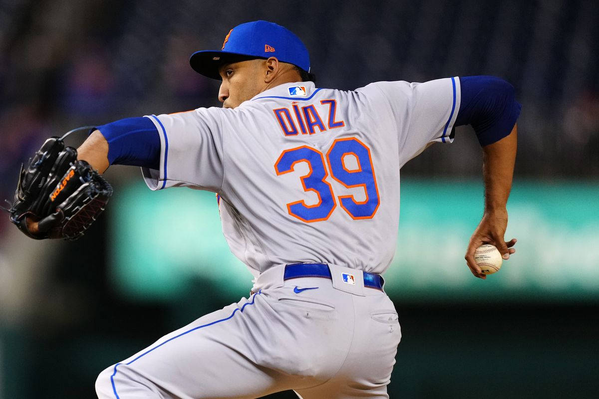 Edwin Diaz Back View Throwing Baseball Wallpaper