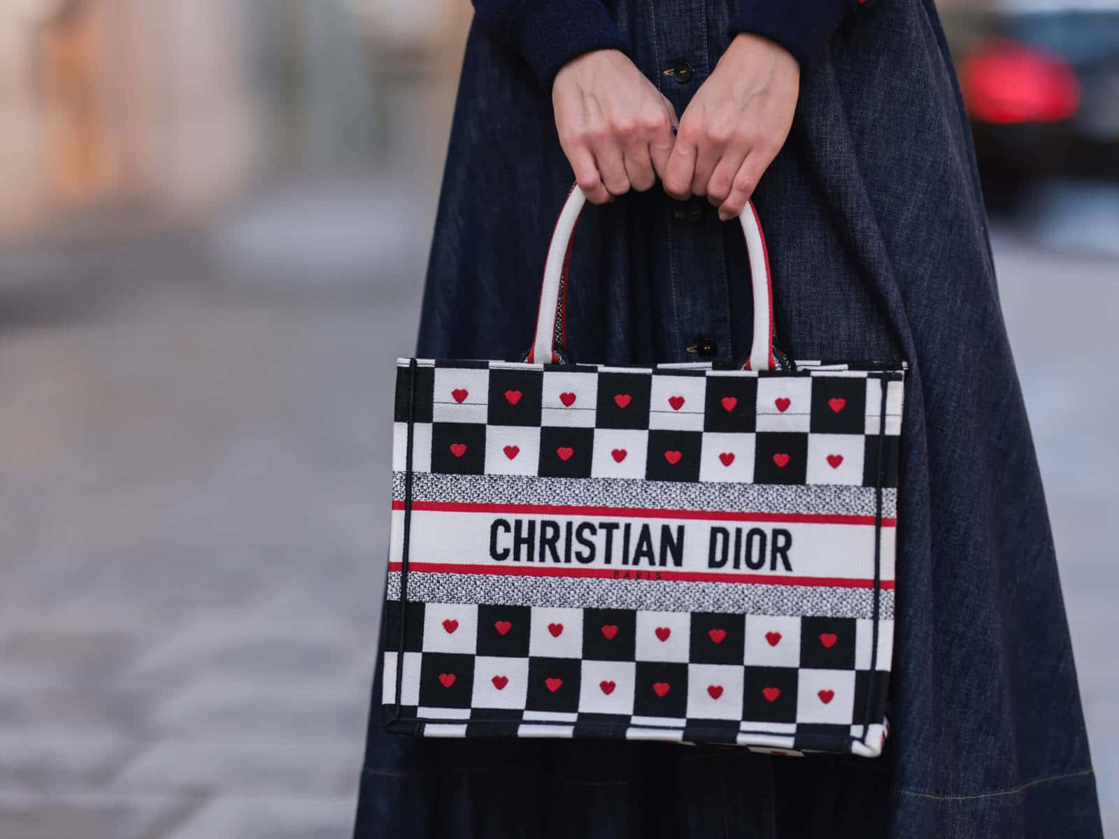 Elegant Christian Dior Chess Heart Tote Handbag Wallpaper