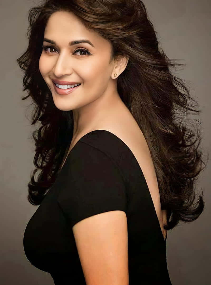 Elegant Portrait Madhuri Dixit Wallpaper