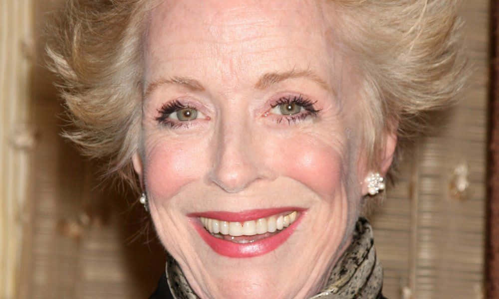 Elegant Smiling Woman Holland Taylor Wallpaper