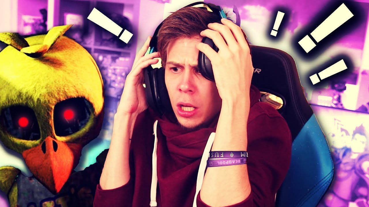 Elrubiusomg Playing Horror Video Game Wallpaper