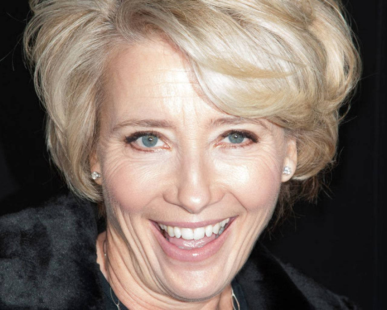 Emma Thompson Posing In An Elegant Fur Coat Wallpaper