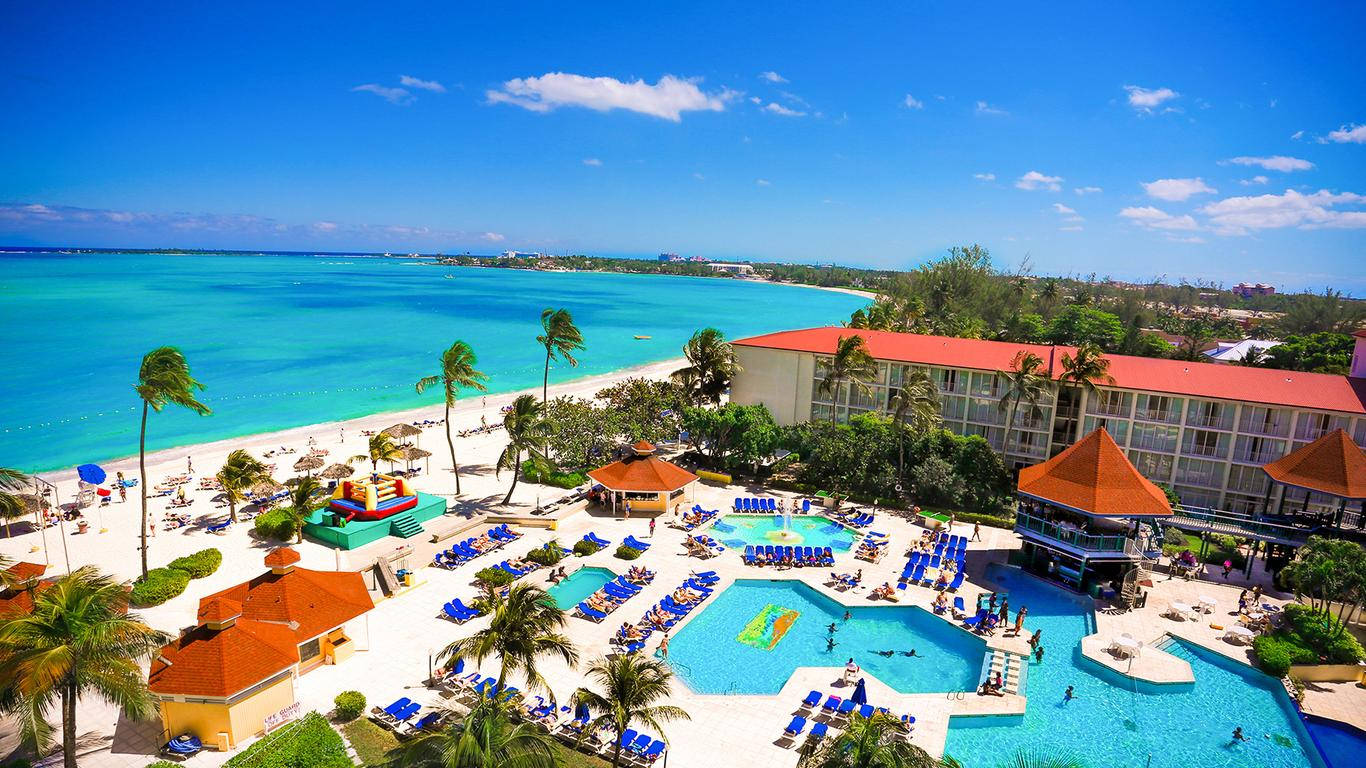 Enchanting Luxury Of Nassau Bahamas Pools Wallpaper