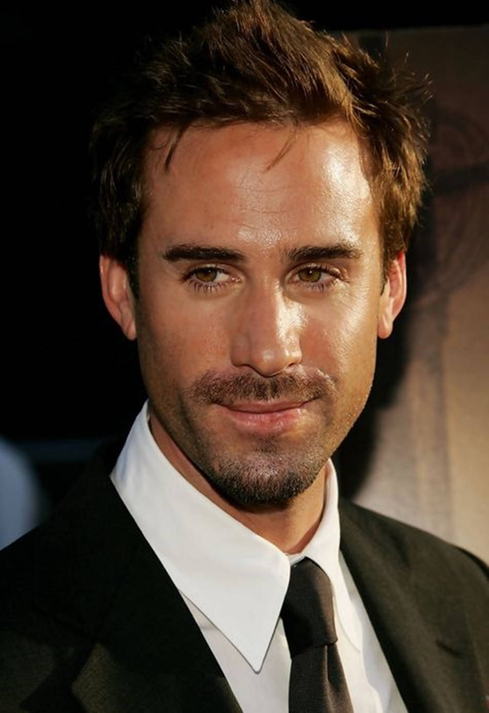 Engaging Portrait Of Joseph Fiennes Wallpaper