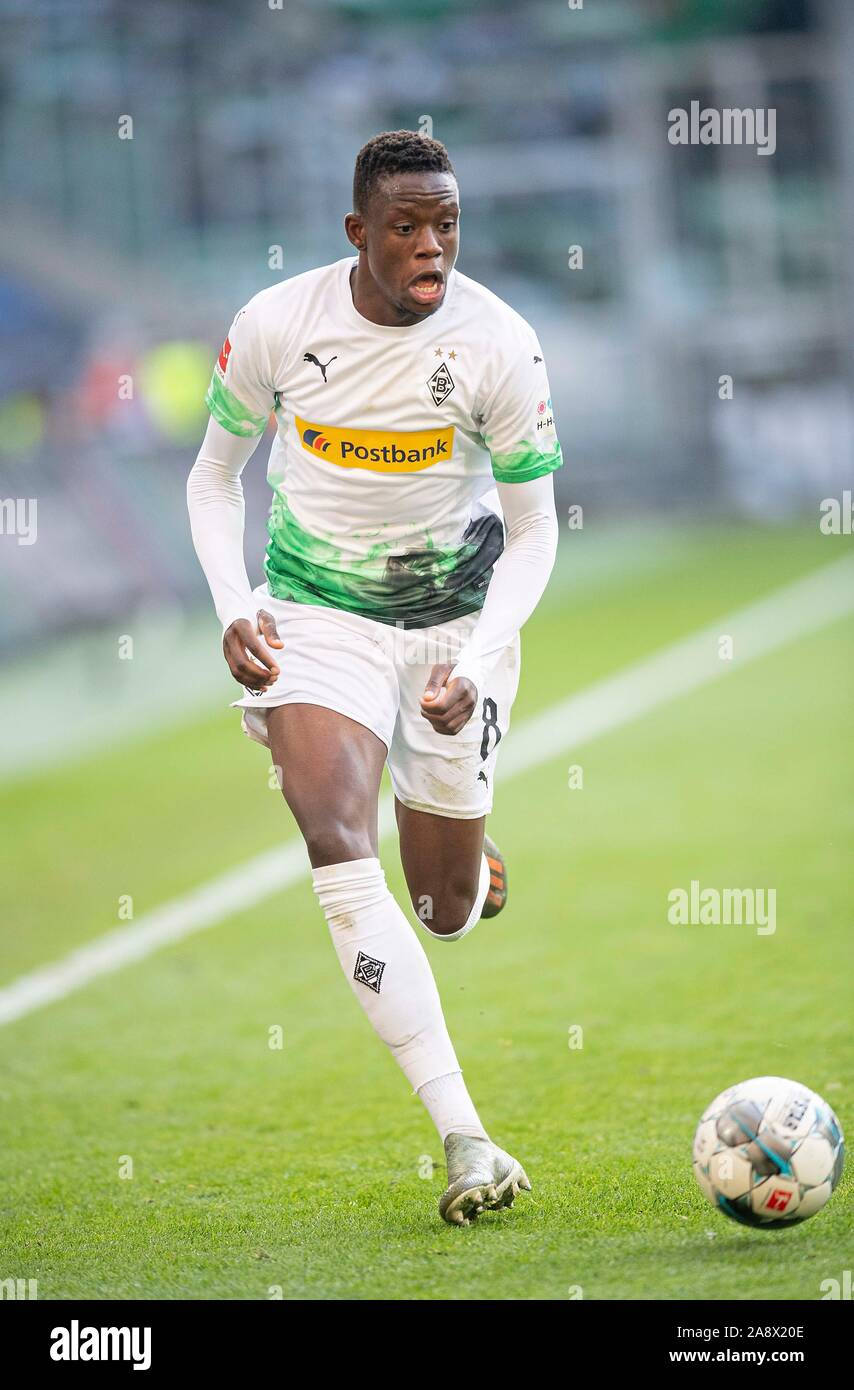 Enigmatic Swiss Midfielder Denis Zakaria In Action Wallpaper