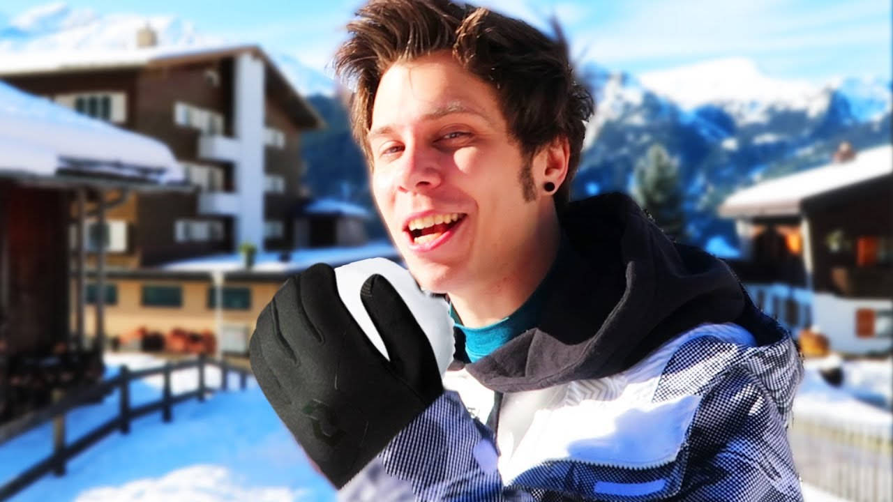 Enjoying The Snow: El Rubiusomg Having Some Fun In The Snow Wallpaper