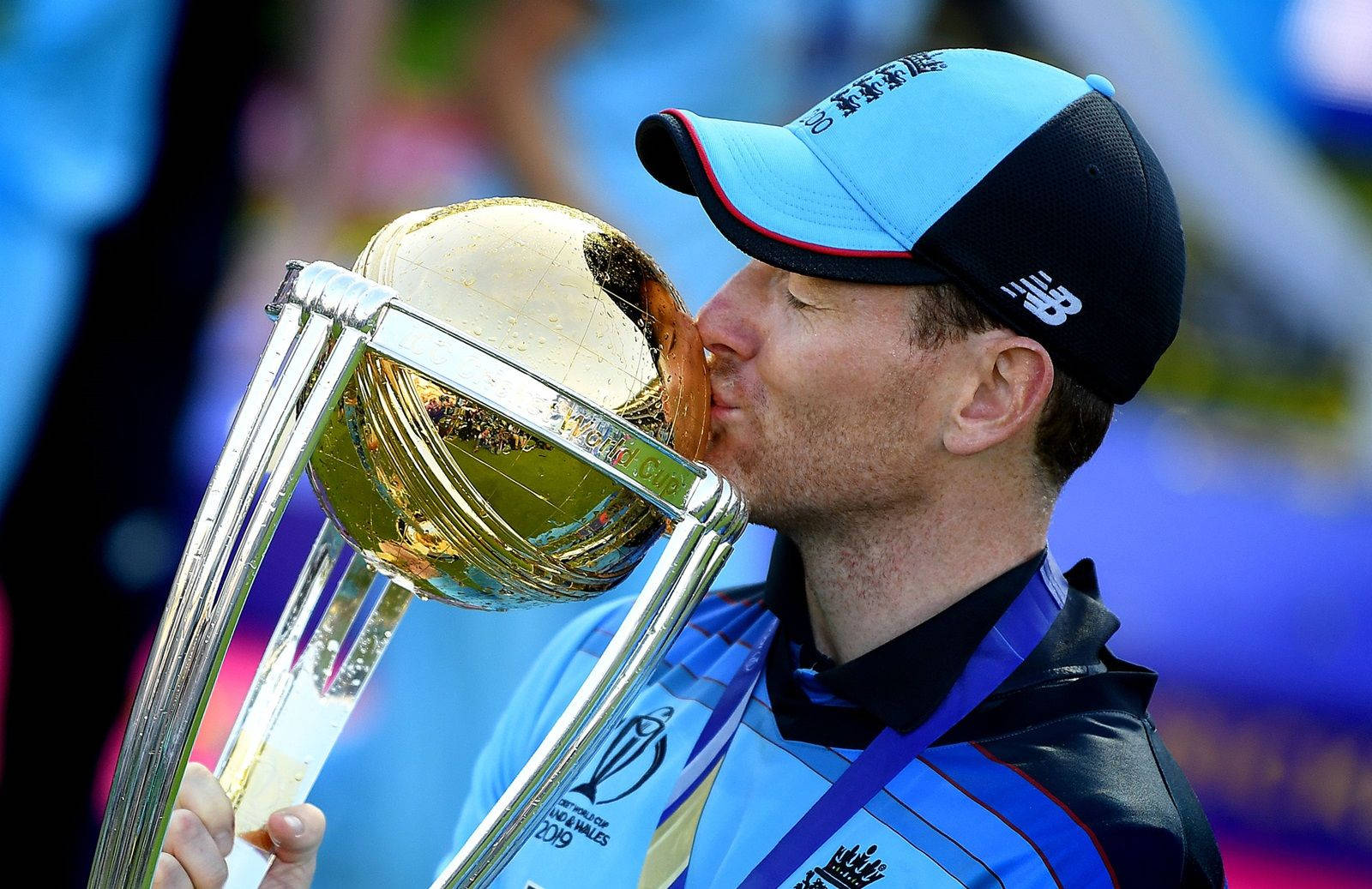 Eoin Morgan Kissing Trophy Wallpaper