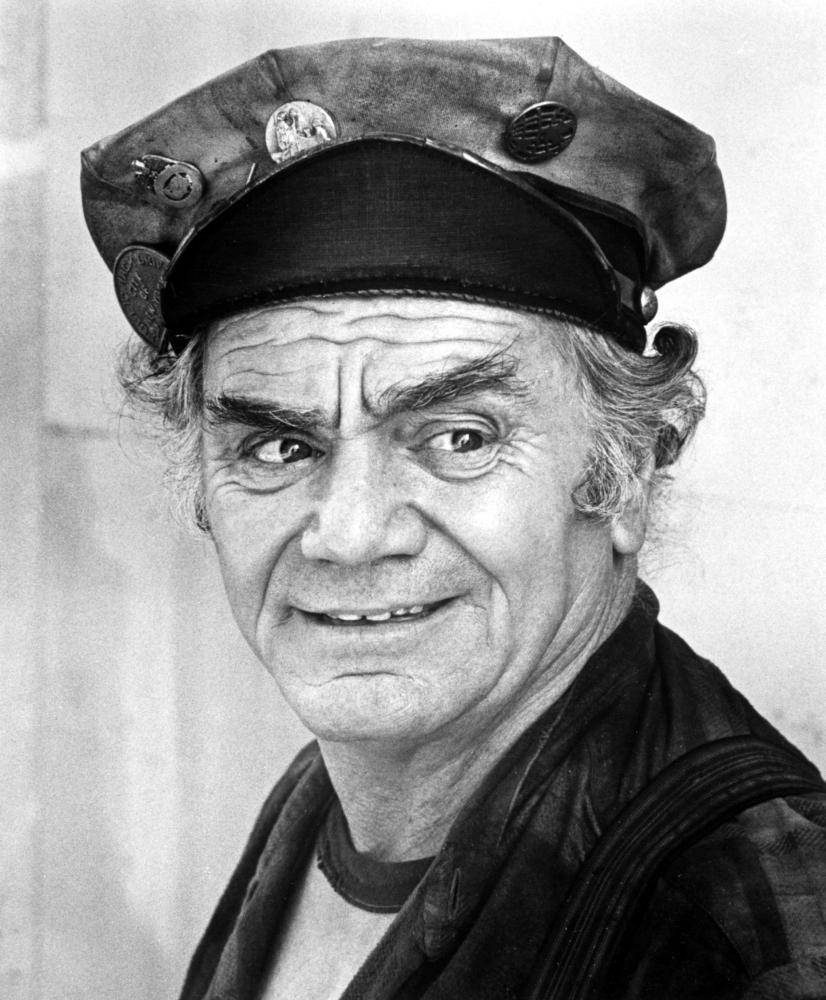 Ernest Borgnine Beret Monochrome Portrait Wallpaper