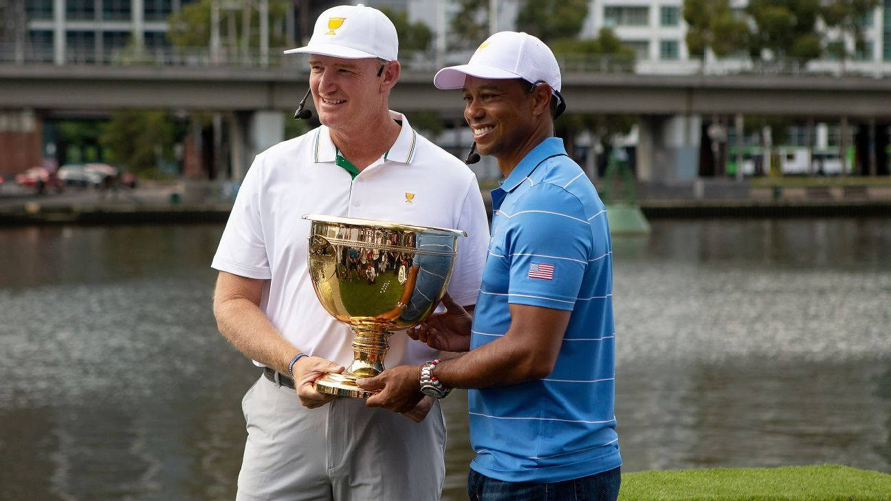 Ernie Els And Tiger Woods Trophy Wallpaper