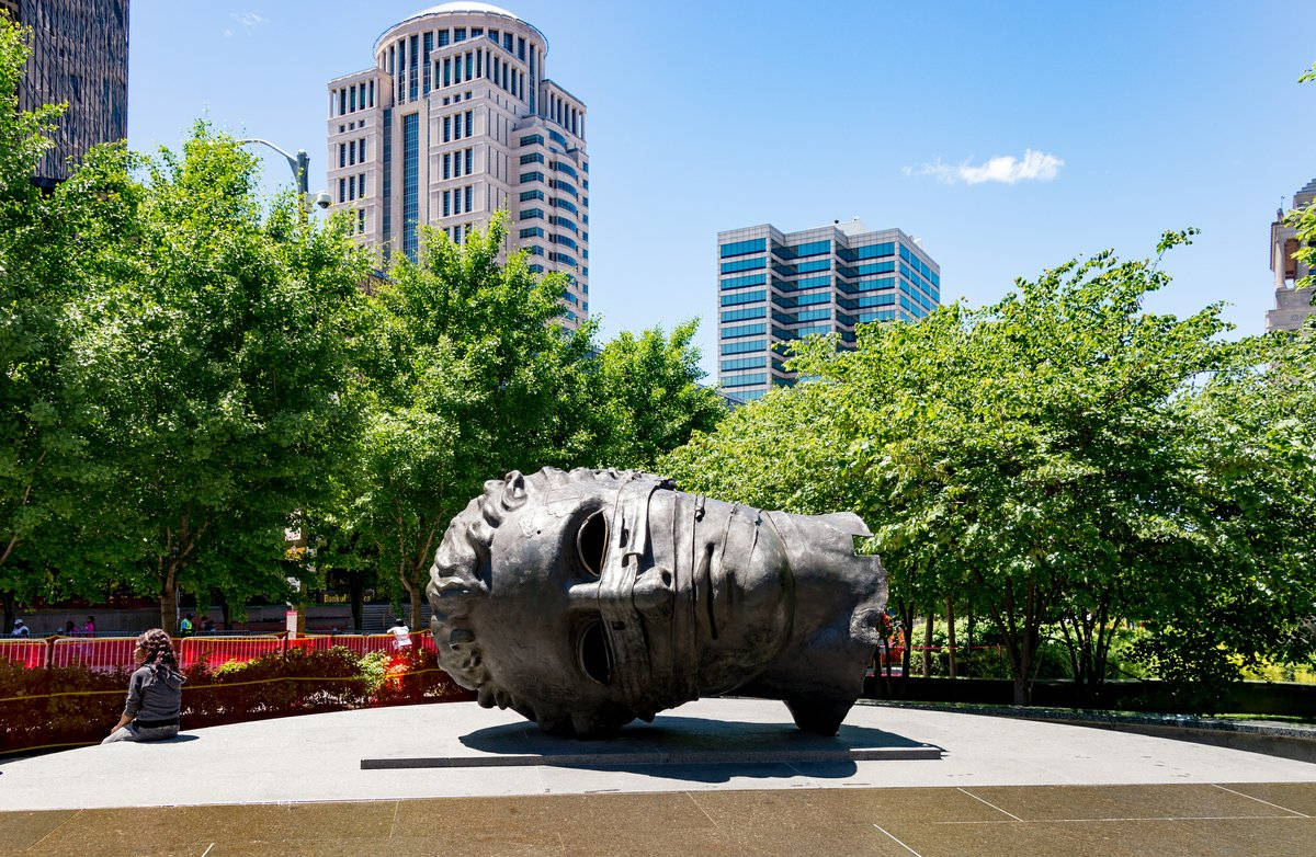 Eros Bendato Sculpture In St. Louis, Missouri Wallpaper