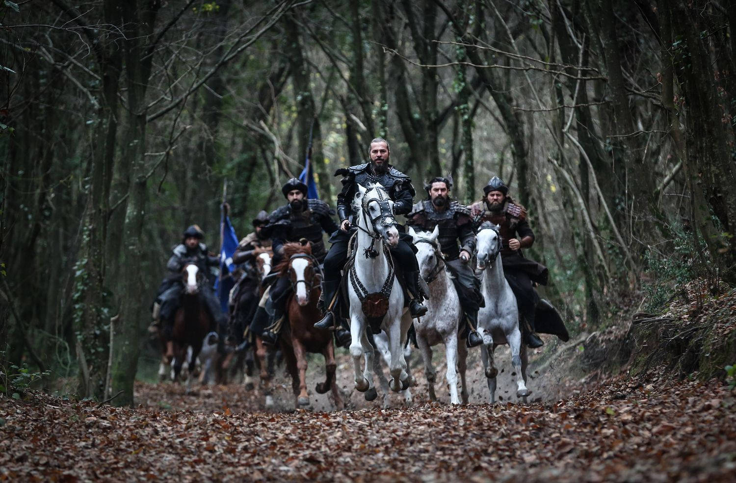 Ertugrul Gazi And Men In Forest Wallpaper