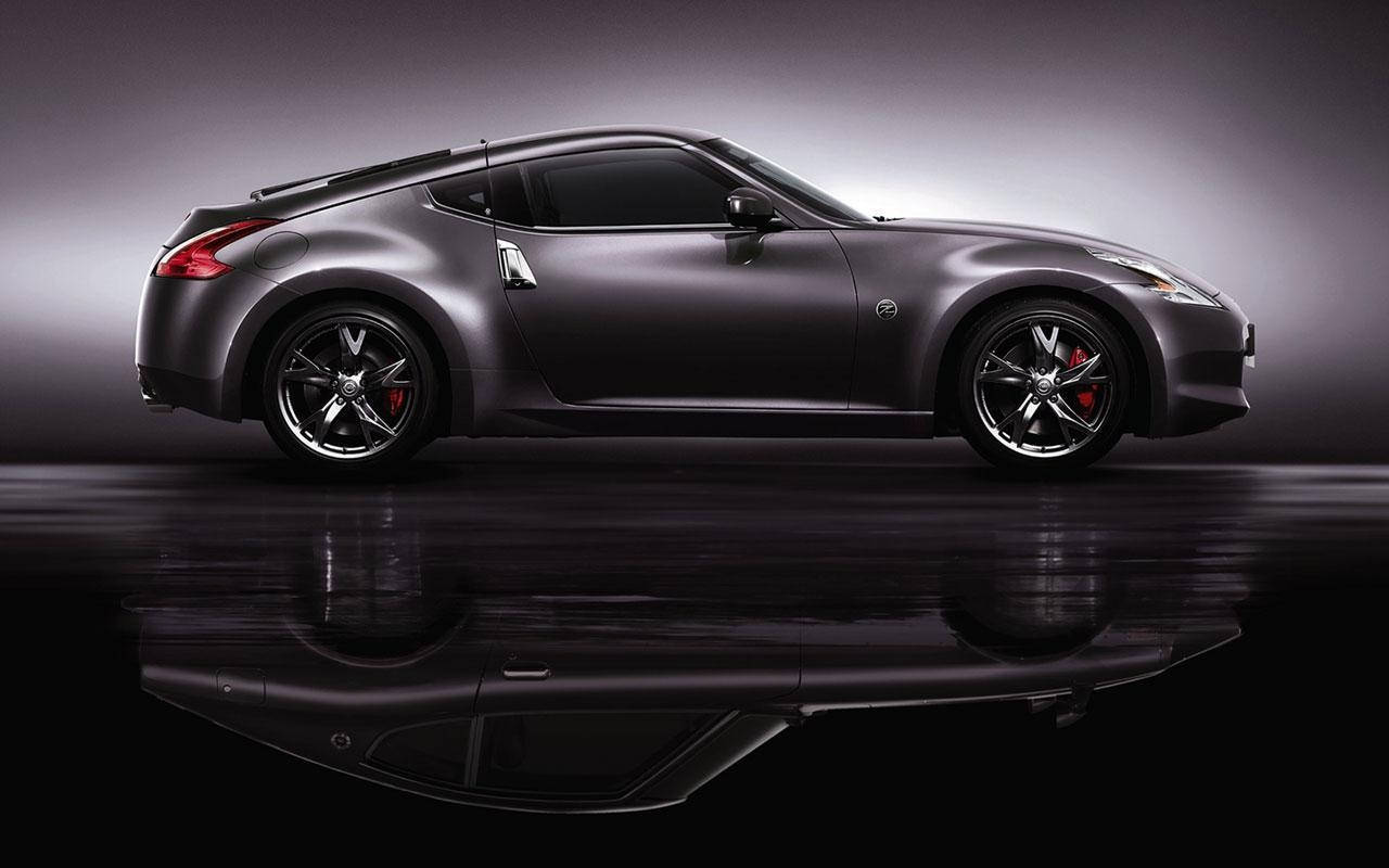 Experience Ultimate Freedom With The Nissan 350z Wallpaper