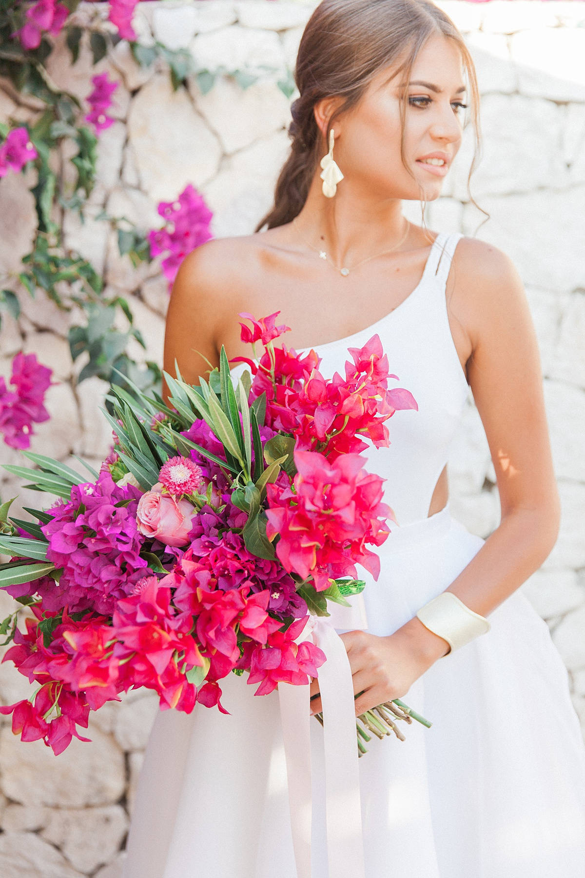 Exquisite Bougainvillea Blooms In Full Display Wallpaper