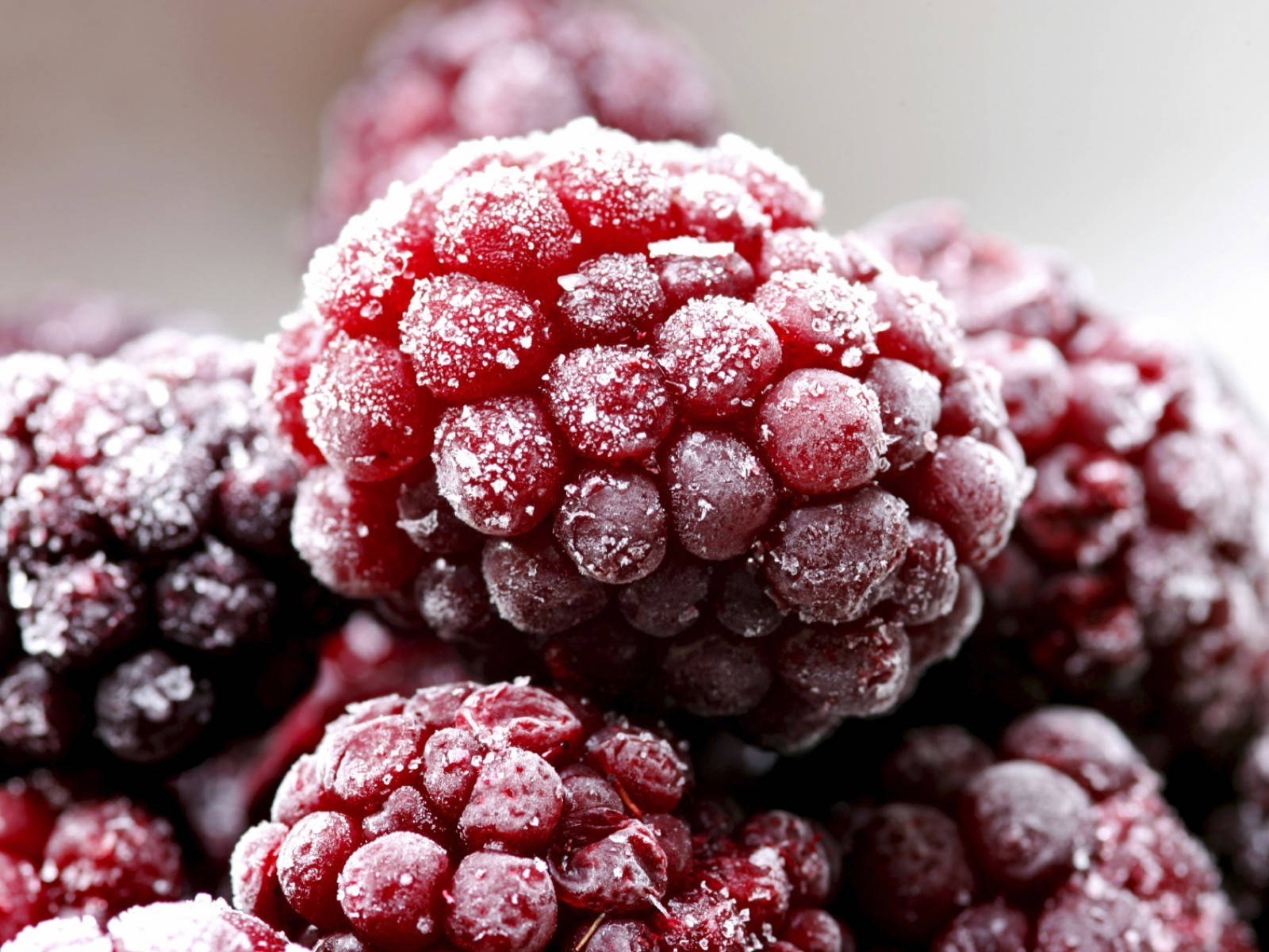 Exquisite Close-up Shot Of A Fresh Boysenberry Wallpaper