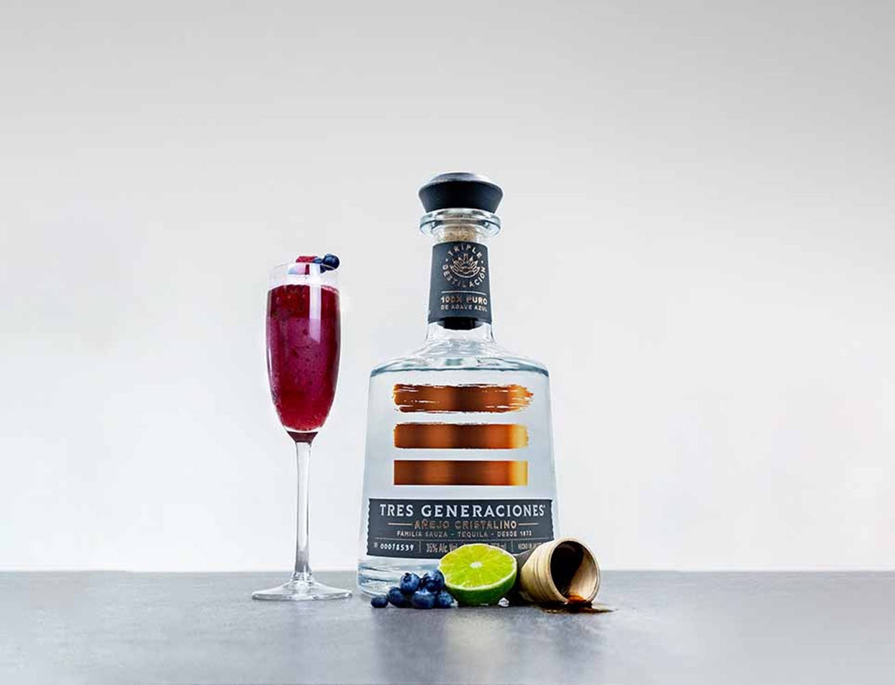 Exquisite Kir Royale Cocktail Made With Tres Generaciones Wallpaper