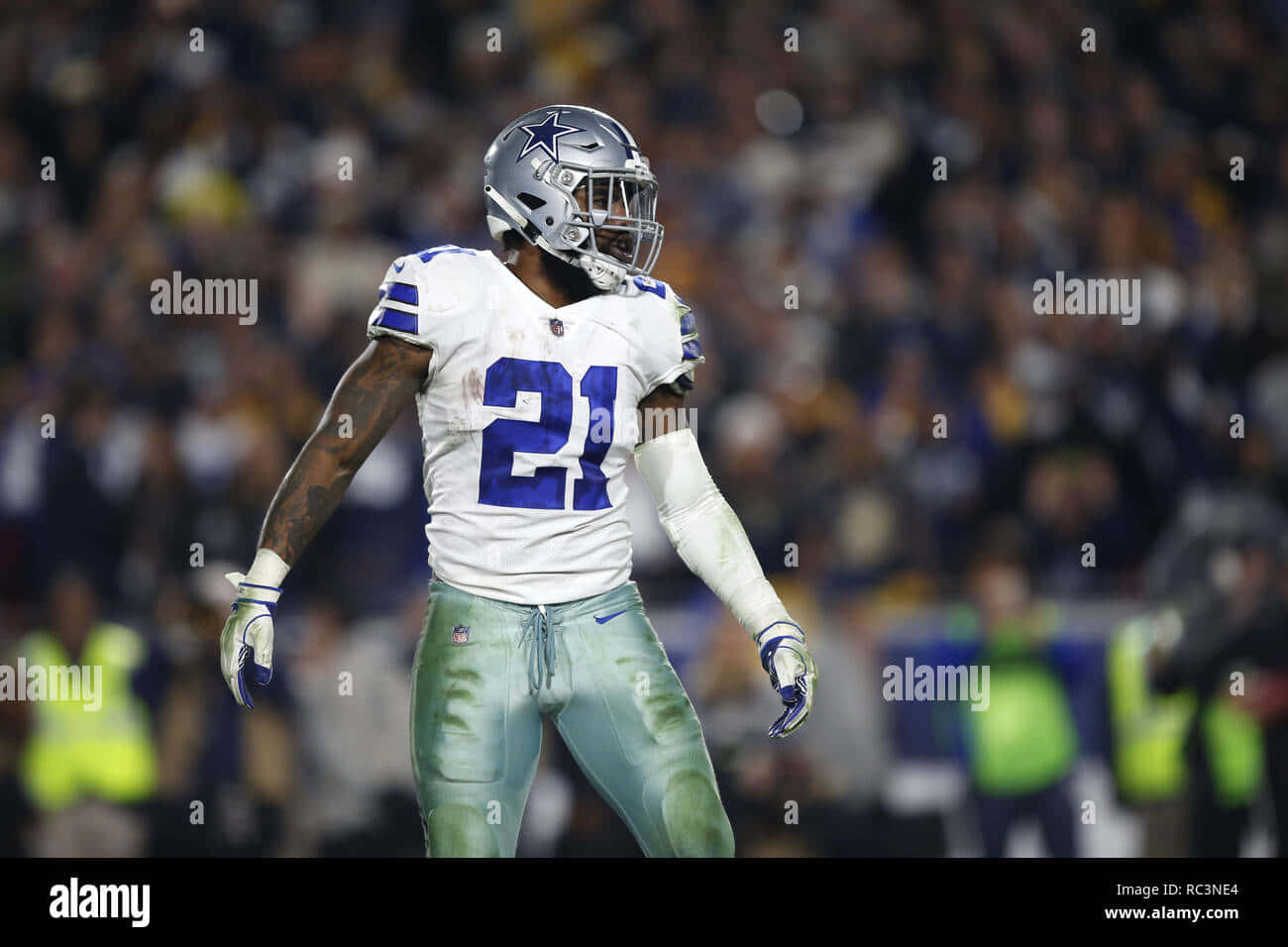 Ezekiel Elliott Of The Dallas Cowboys Rushes Ahead Wallpaper