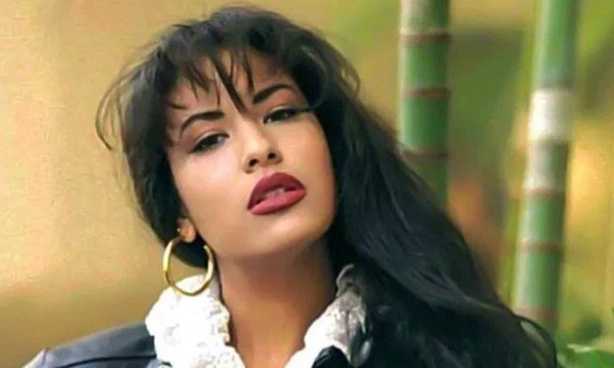 Fashion Icon Selena Quintanilla Wallpaper