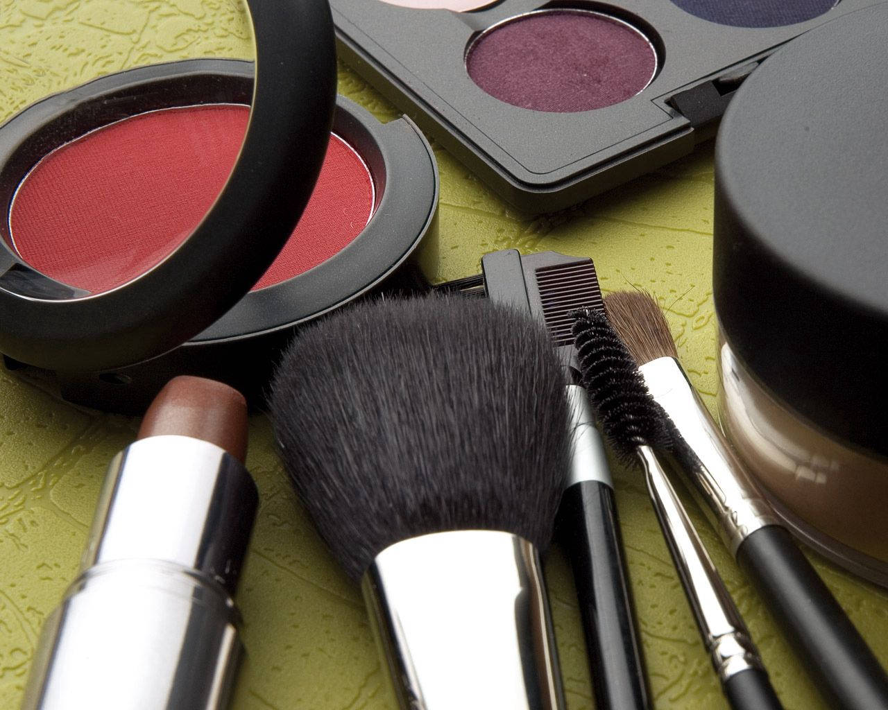 Fashion Makeup Beauty Kit Wallpaper