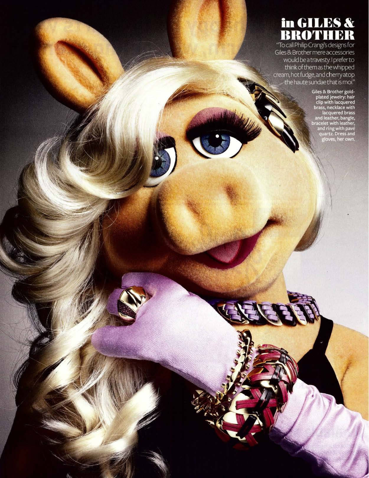 Fashionable Miss Piggy In Purple Wallpaper