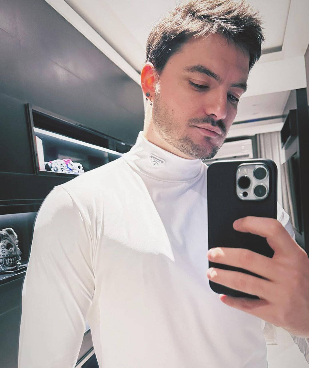 Felipe Neto Turtle Neck Wallpaper