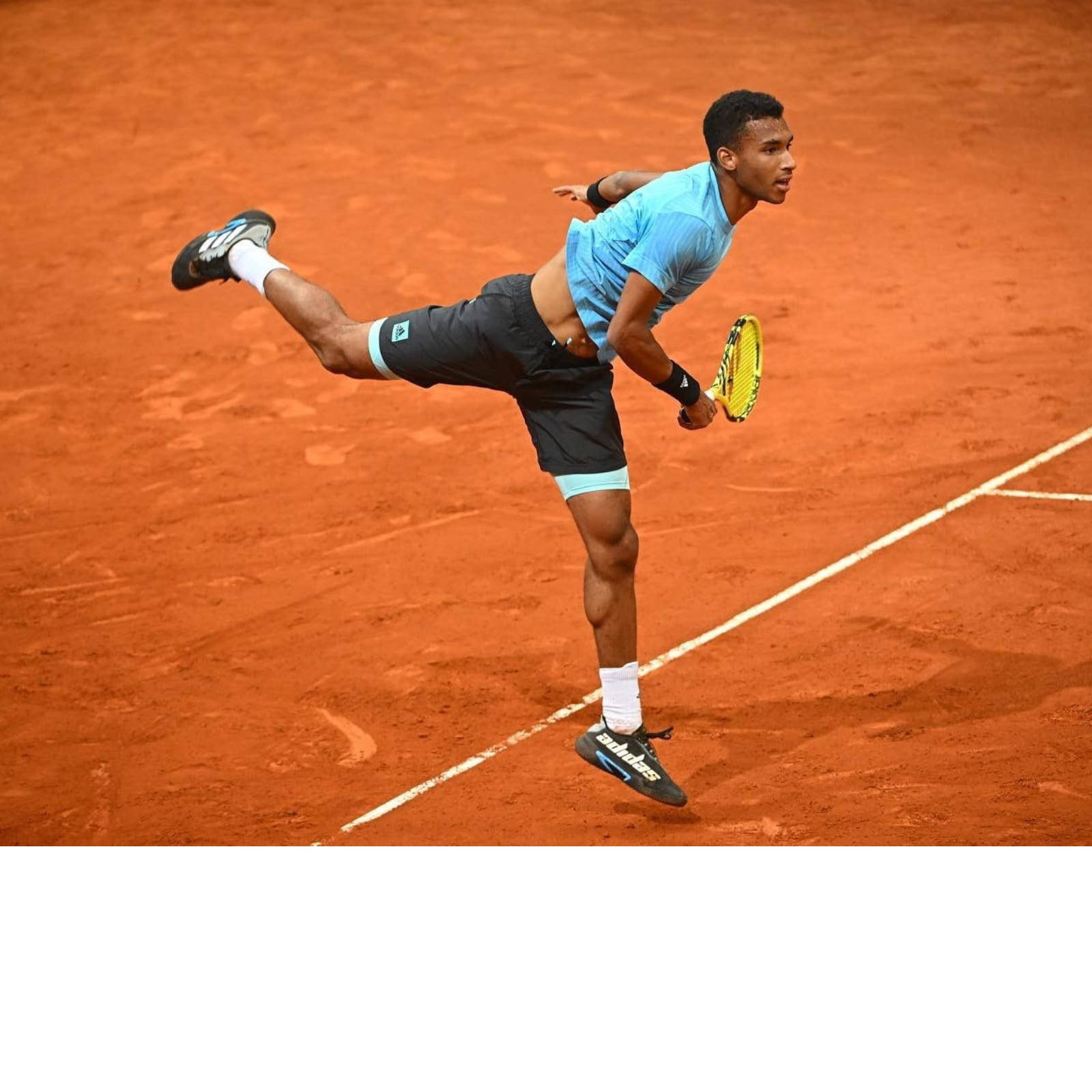 Felix Auger-aliassime Playing On Clay Court Wallpaper