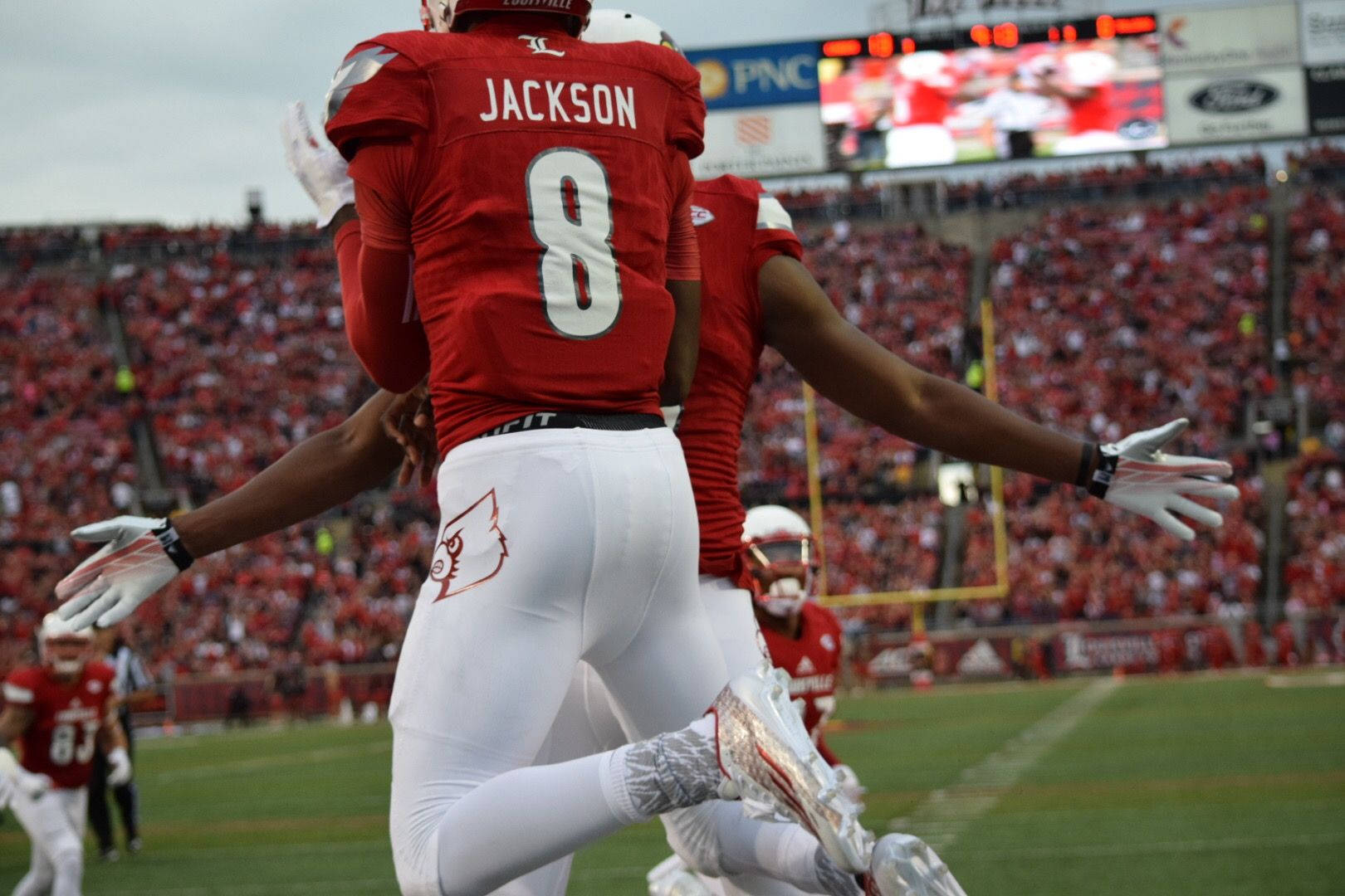 Football Quarterback Lamar Jackson Wallpaper