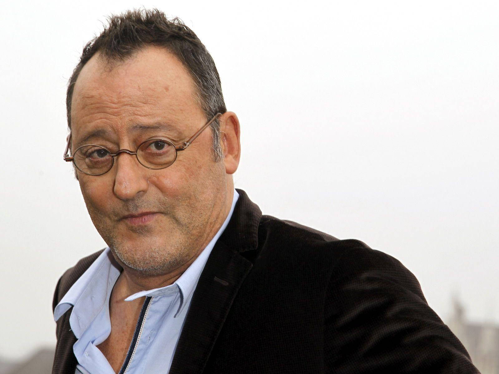 French Action Legend Jean Reno In The Spotlight Wallpaper