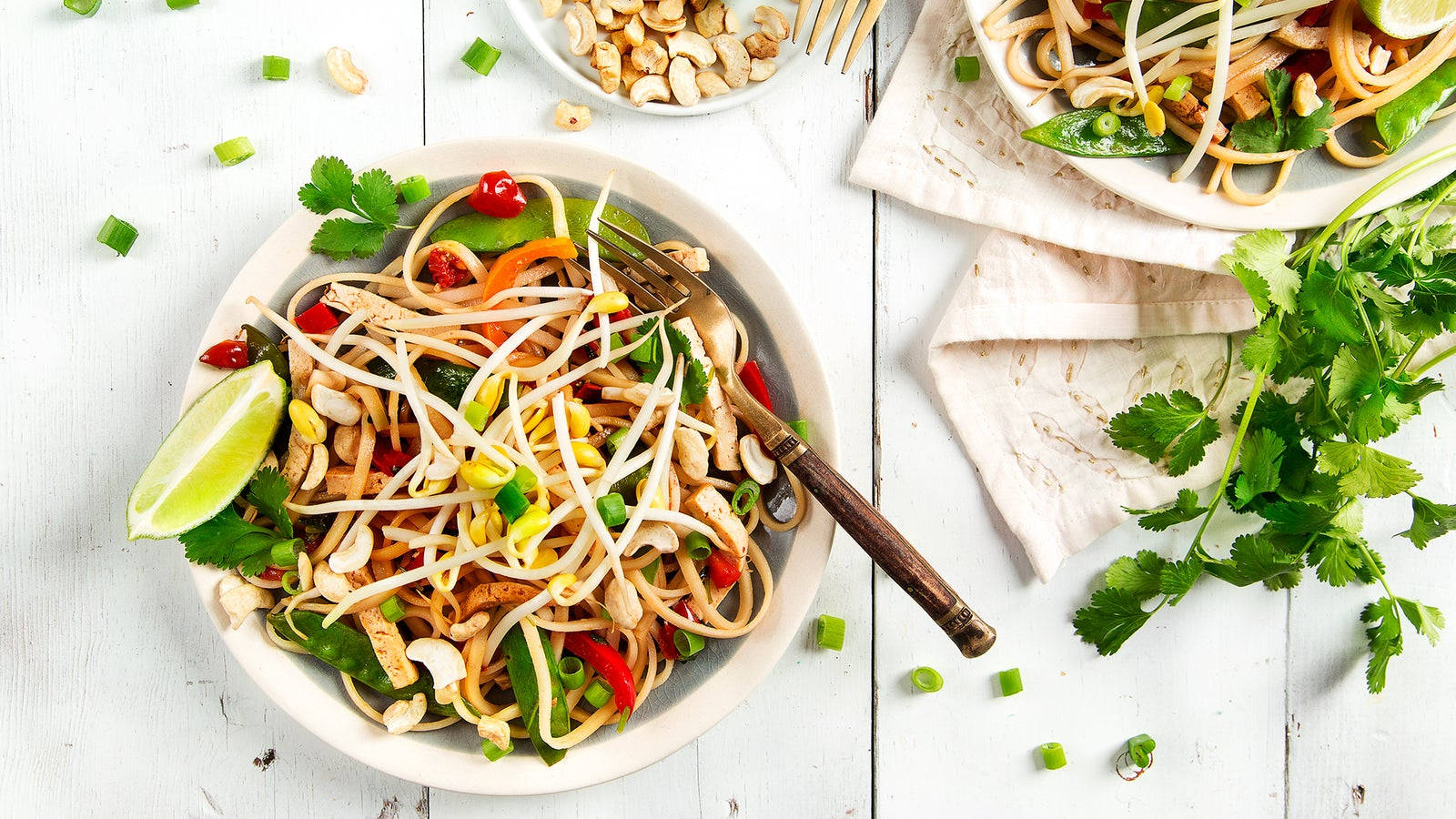 Fresh Bowl Of Pad Thai With Scallions Wallpaper