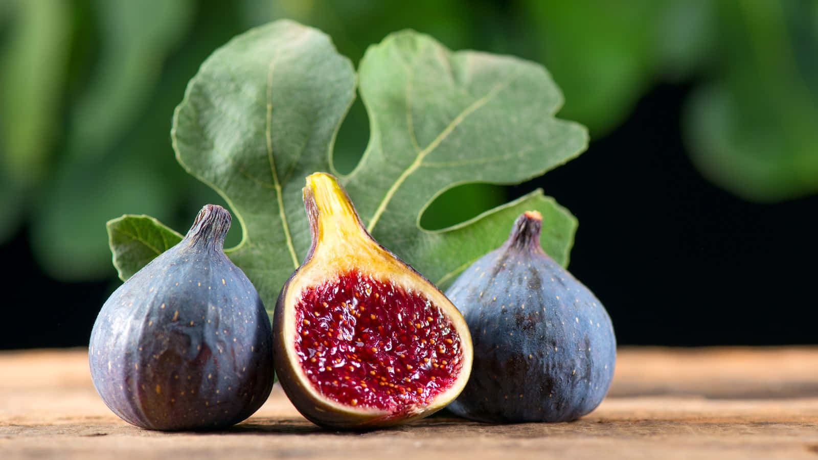 Fresh Figs With Leaves Wallpaper