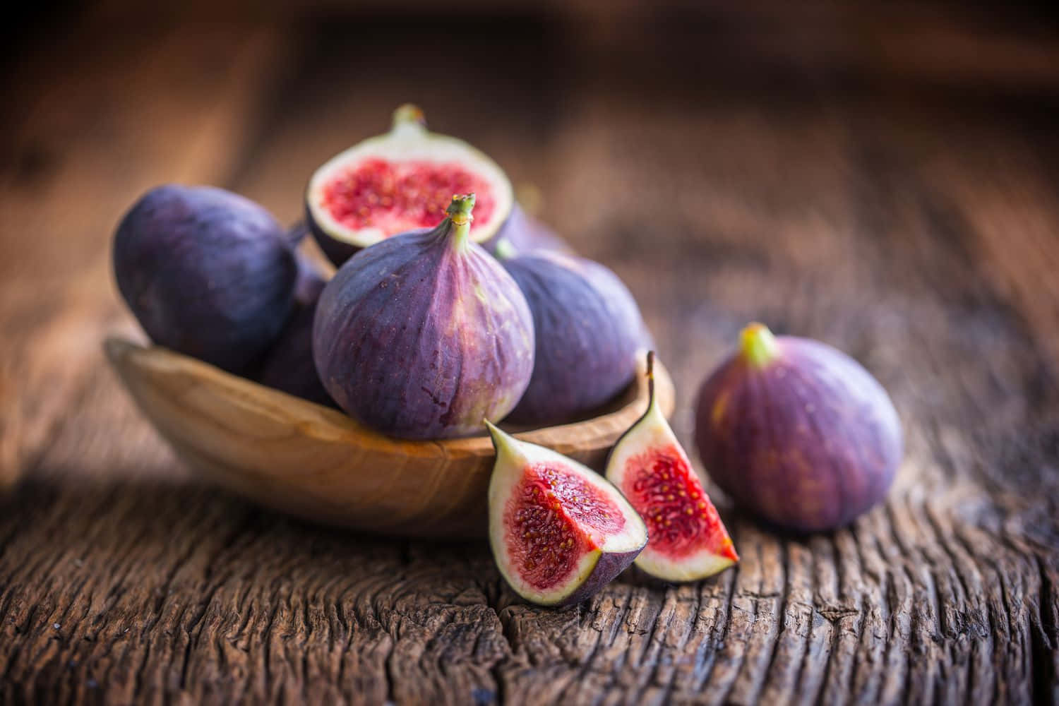 Fresh Figsin Wooden Bowl Wallpaper